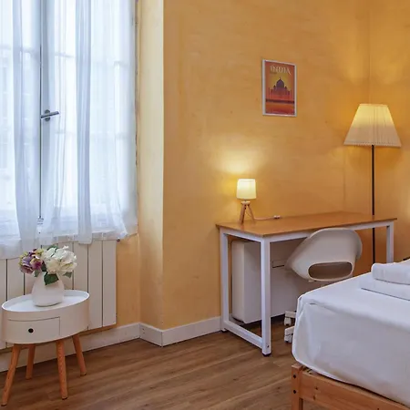 Grand Dans La Vieille Menton