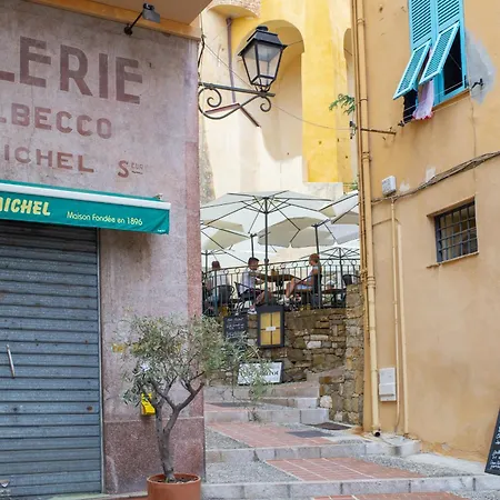 Grand Dans La Vieille Menton