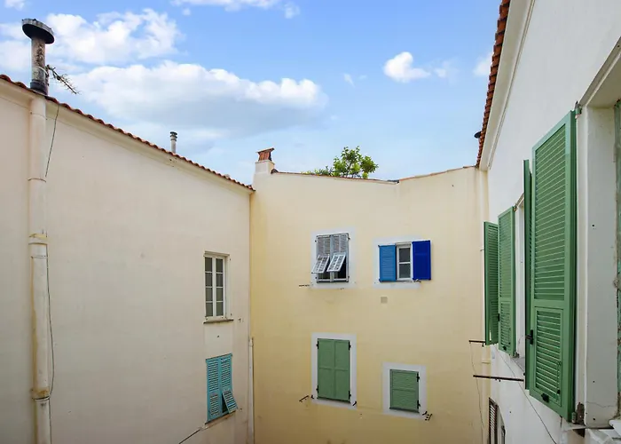 Grand Dans La Vieille