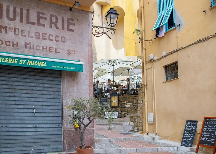 Grand Dans La Vieille Menton