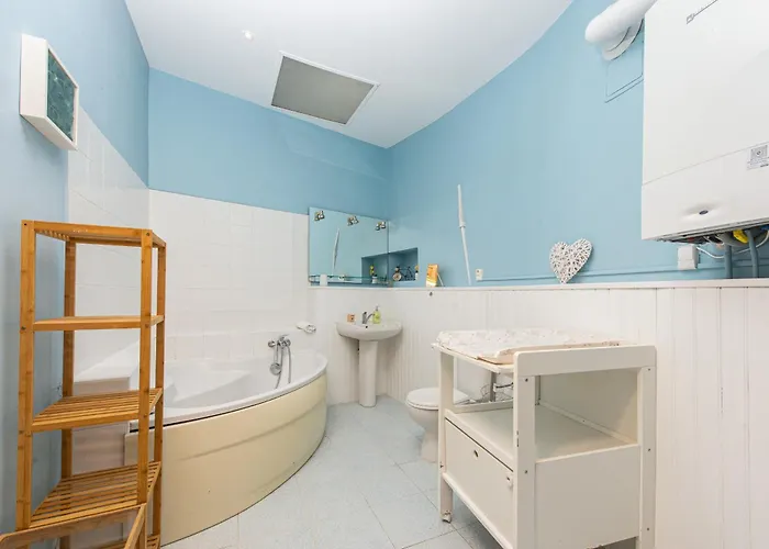 Grand Dans La Vieille * Menton