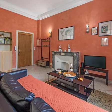 Grand Dans La Vieille Appartement *