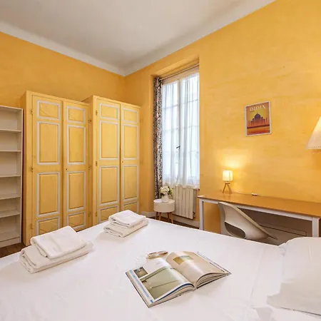 Grand Dans La Vieille