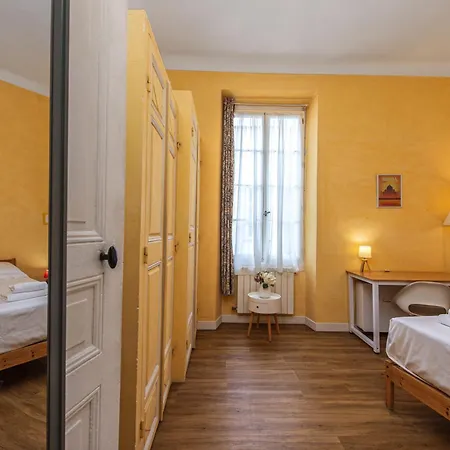 Grand Dans La Vieille *