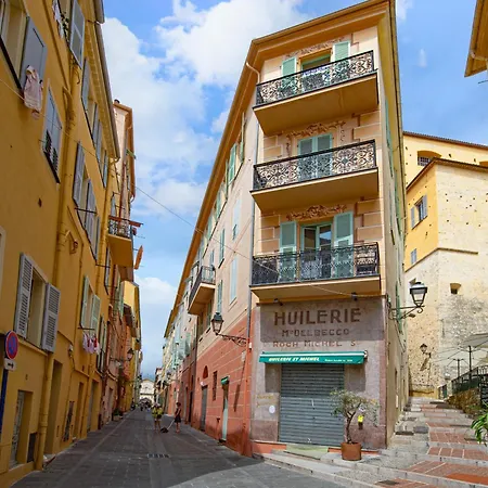 Grand Dans La Vieille