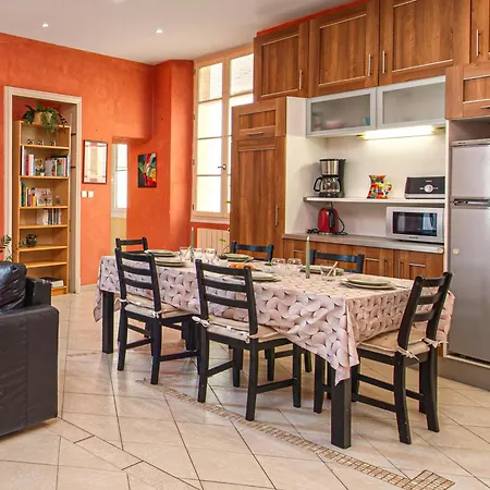 Grand Dans La Vieille *