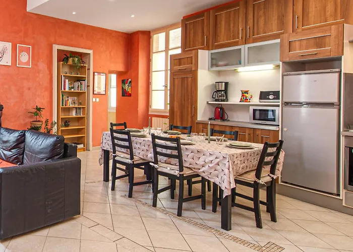 Grand Dans La Vieille *