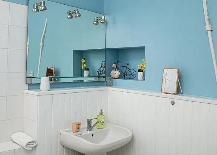 Grand Dans La Vieille * مينتون