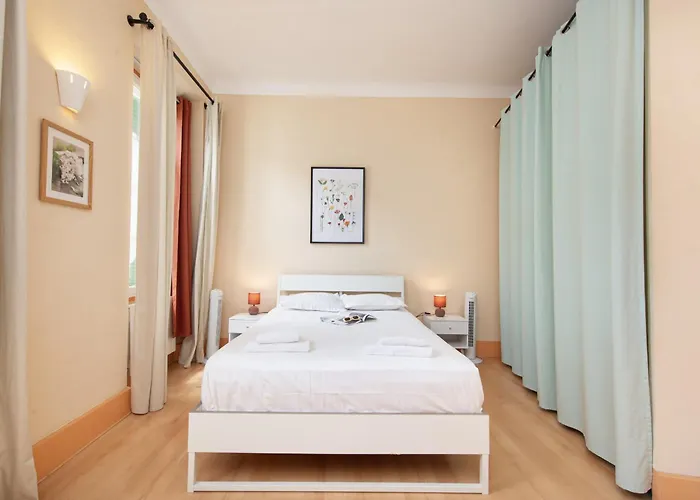 Grand Dans La Vieille Apartment